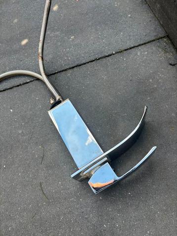Water kraan waterval model beschikbaar voor biedingen