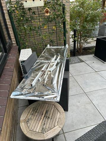 Oude radiator gratis af te halen beschikbaar voor biedingen