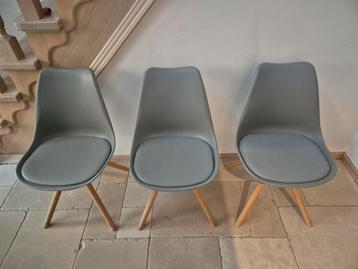 Set van 3 grijze stoelen beschikbaar voor biedingen