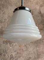 Art Deco schoollamp / plafondlamp met opaline glazen bol, Gebruikt, Ophalen of Verzenden, Glas, 75 cm of meer