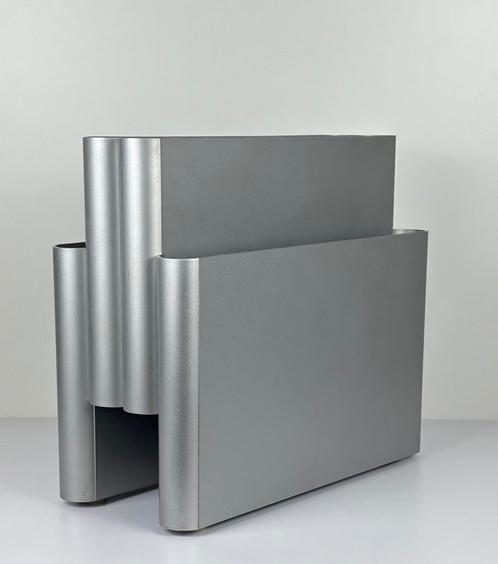 Kartell design lectuurhouder Giotto Stoppino metallic grijs, Huis en Inrichting, Woonaccessoires | Krantenbakken en Lectuurbakken