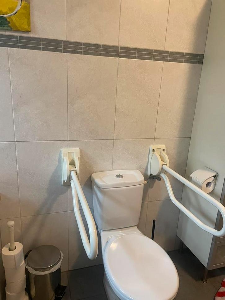 Toiletbeugel Handicare Linido Opklapbaar Wit, Diversen, Verpleegmiddelen, Zo goed als nieuw, Ophalen of Verzenden