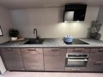 Kvik Veda keuken l Donker Eiken fronten, Huis en Inrichting, Keuken | Complete keukens, Ophalen, Kvik, Nieuw, Enkelwandige keuken