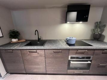Kvik Veda keuken l Donker Eiken fronten beschikbaar voor biedingen