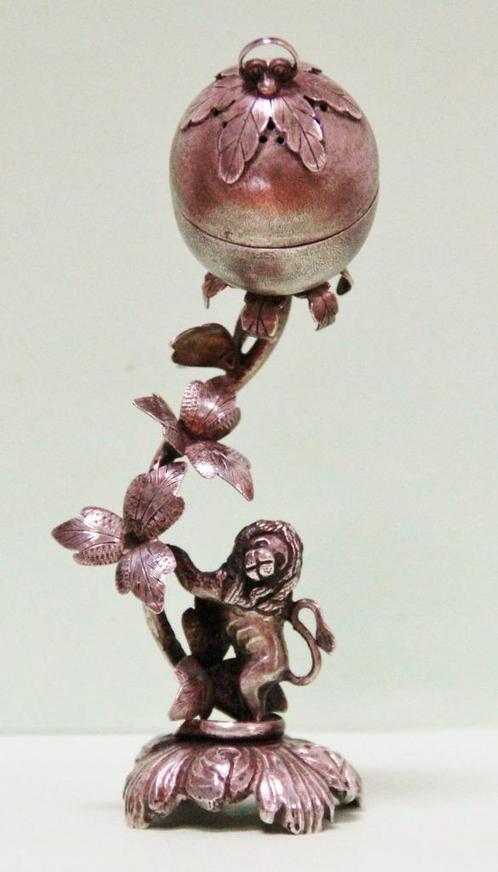 judaica/ zilveren vruchtvormige joodse kruidendoos met leeuw, Antiek en Kunst, Antiek | Religie, Verzenden