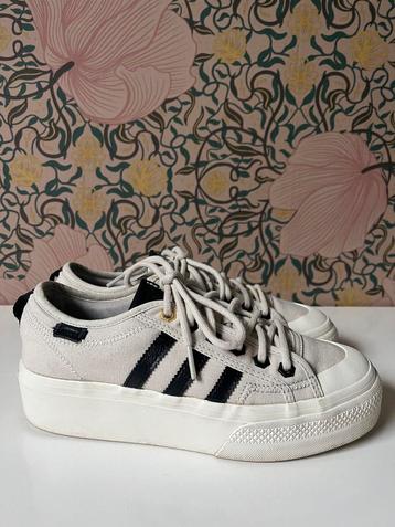 Beige/zand/creme Adidas Nizza platform sneakers, maat 39 1/3