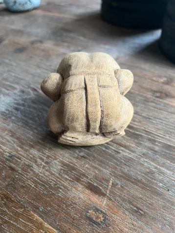 Klein houten beeldje