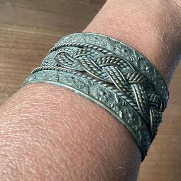 Mooi bewerkte koperen klemarmband beschikbaar voor biedingen