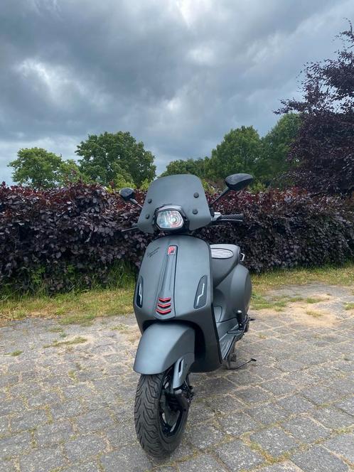 Daytona grijze Vespa sprint - 80cc polini - Akrapovic - 2016, Fietsen en Brommers, Snorfietsen en Snorscooters, Zo goed als nieuw