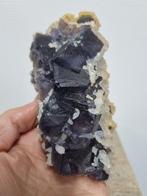 Mooi stuk blauw fluoriet met calciet, Verzamelen, Mineralen en Fossielen, Ophalen of Verzenden, Mineraal