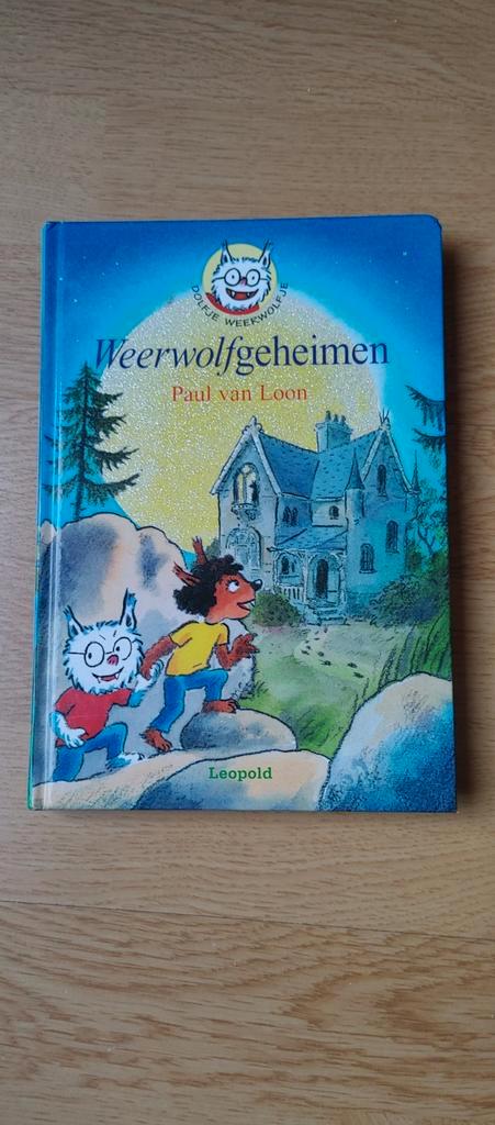 Paul van Loon - Weerwolfgeheimen Dolfje Weerwolfje, Boeken, Kinderboeken | Jeugd | onder 10 jaar, Zo goed als nieuw, Ophalen of Verzenden