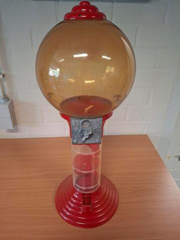Kauwgomballen automaat. beschikbaar voor biedingen