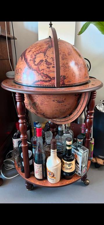 Globe cabinet for liquors (liquors not included) beschikbaar voor biedingen