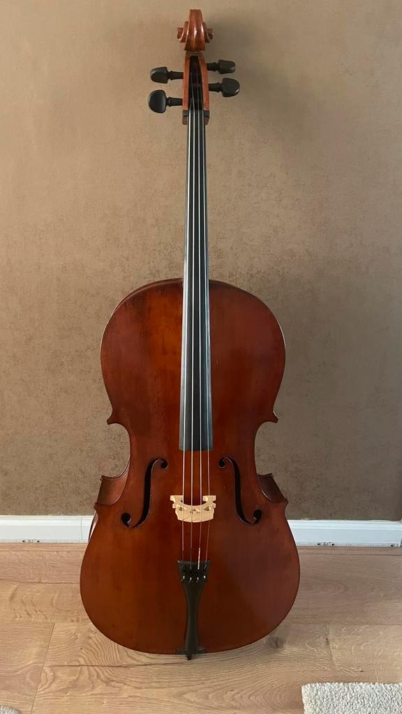 4/4 cello, Muziek en Instrumenten, Strijkinstrumenten | Cello's, Gebruikt, 4/4-cello, Met koffer, Ophalen of Verzenden