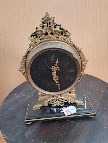 Antieke tafelklok niet werkend. beschikbaar voor biedingen