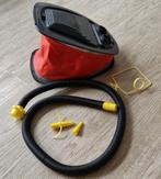 Luchtbed voetopblaaspomp en een electrisch opblaaspomp., Ophalen of Verzenden, Gebruikt