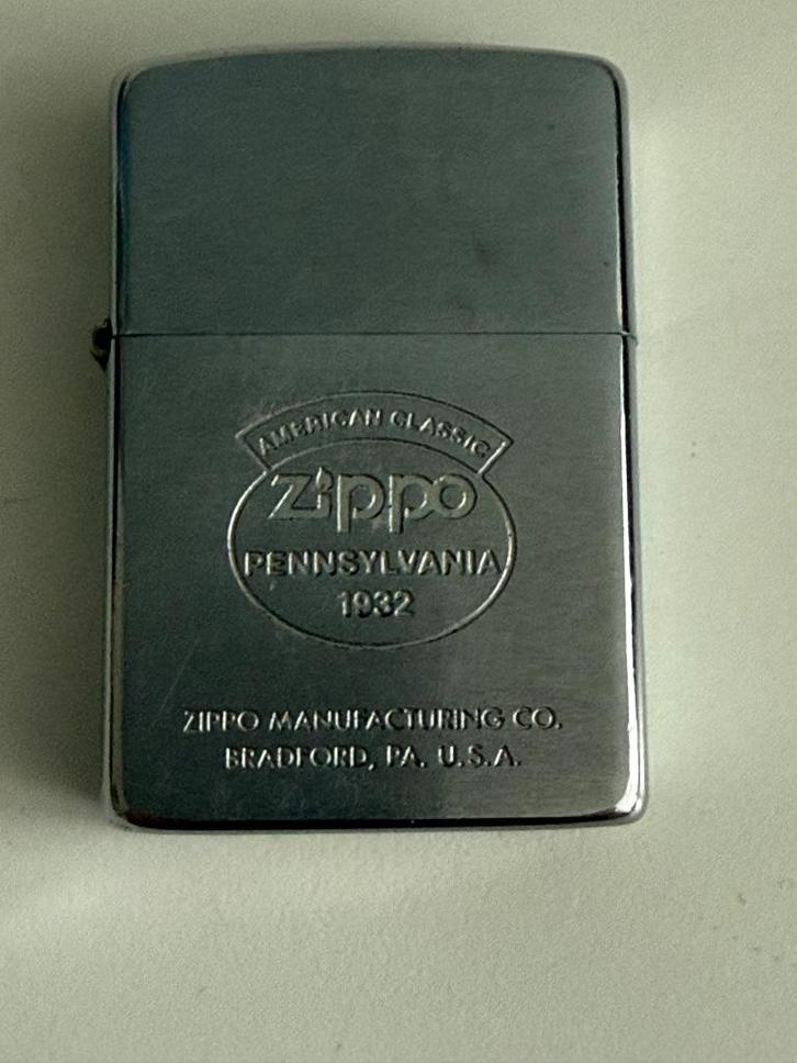 Zippo aansteker 'American Classic Pennsylvania 1932', Verzamelen, Rookartikelen, Aanstekers en Luciferdoosjes, Gebruikt, Aansteker