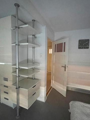 Ikea kast. Het blok vaste maat. Rest op hoogte te stellen beschikbaar voor biedingen