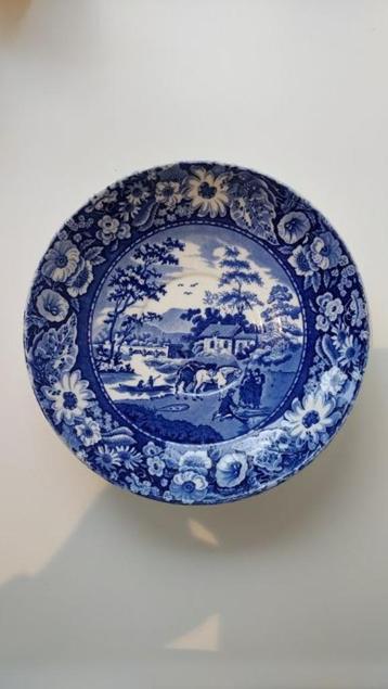 porseleinen bordje beschikbaar voor biedingen