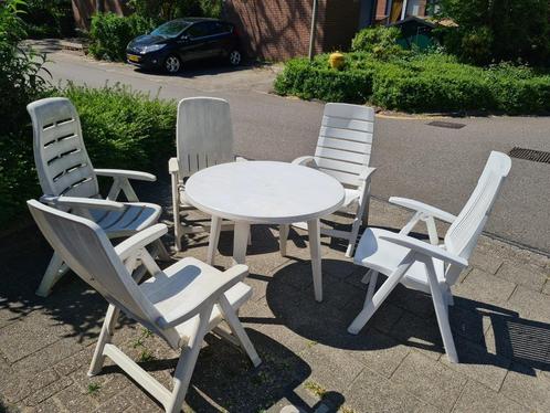 5 witte kunststof verstelbare inklapbare stoelen met tafel., Tuin en Terras, Tuinsets en Loungesets, Gebruikt, Tuinset, Kunststof