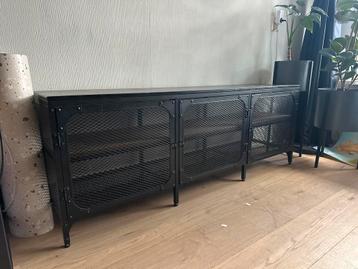 Metalen TV-meubel / Dressoir beschikbaar voor biedingen