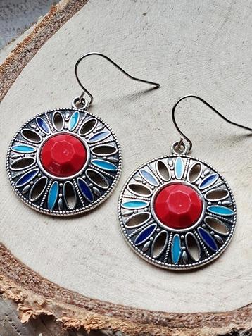 zilverkleurige boho vintage oorbellen rond turquoise rood beschikbaar voor biedingen
