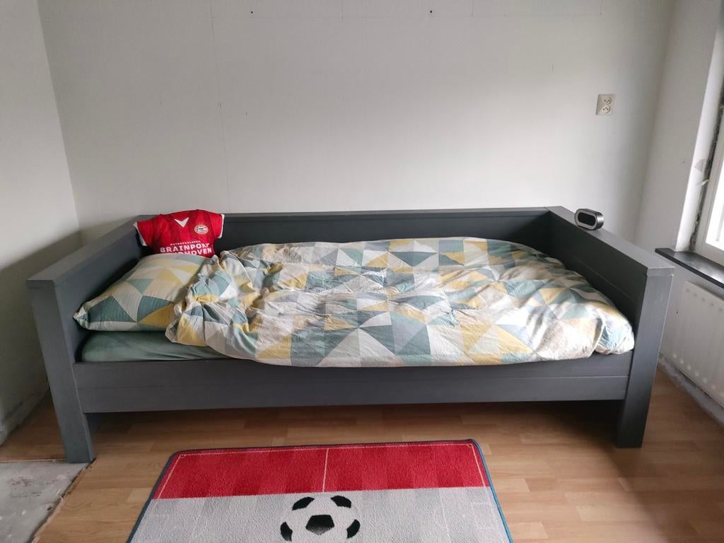 Eenpersoonsbed 90x200, Kinderen en Baby's, Kinderkamer | Bedden, Ophalen of Verzenden, Gebruikt, 180 cm of meer, 85 tot 100 cm