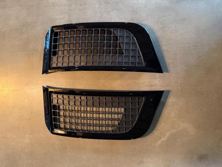 Originele zijroosters – Land Rover Defender 90 / 110 / 130, Auto-onderdelen, Overige Auto-onderdelen, Land Rover, Nieuw, Ophalen
