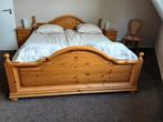 Grenenhout 2 persoonsbed klassiek design met 2 nachtkastjes, Huis en Inrichting, Slaapkamer | Bedden, Ophalen, Gebruikt, 210 cm