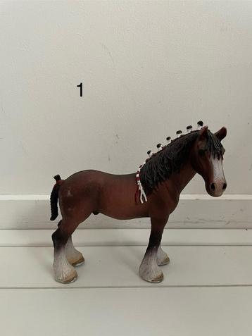 Diverse Schleich paarden beschikbaar voor biedingen
