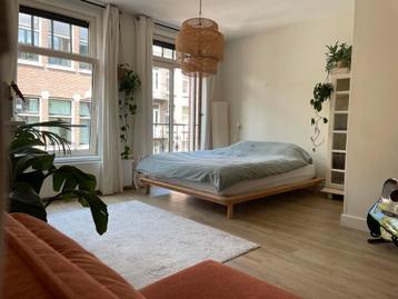 Mooi minimalistisch bed bedframe Made dot com beschikbaar voor biedingen