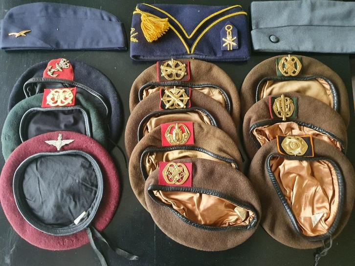 Baretten en Schuitjes Land & Luchtmacht, Verzamelen, Militaria | Algemeen, Landmacht, Helm of Baret, Nederland, Ophalen of Verzenden