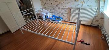 Metalen bedframe  beschikbaar voor biedingen