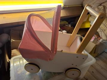 Houten poppenwagen  beschikbaar voor biedingen