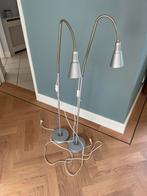 Twee IKEA Staande Lampen - Verstelbaar, Huis en Inrichting, Lampen | Vloerlampen, Ophalen, Gebruikt, Metaal, Minder dan 100 cm