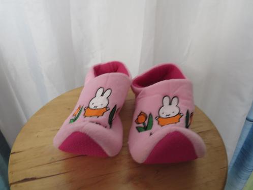 knalroze pluche sloffen klomp nijntje holland 39-41, Kleding | Dames, Schoenen, Zo goed als nieuw, Pantoffels of Sloffen, Roze