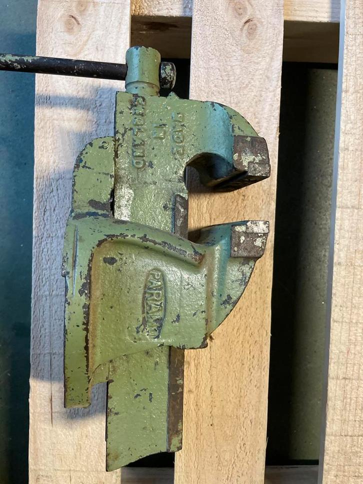Vintage PARAMO bankschroef, Doe-het-zelf en Verbouw, Gereedschap | Handgereedschap, Gebruikt, Ophalen