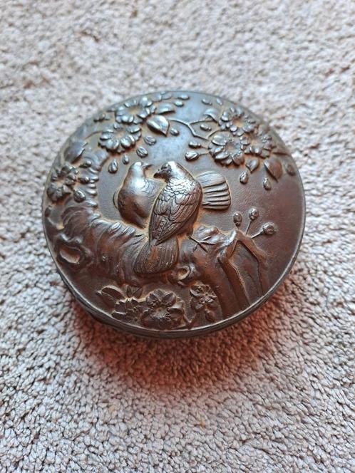 Art Nouveau doosje met vogels en bloemen van zwaar metaal, Antiek en Kunst, Antiek | Overige Antiek, Ophalen of Verzenden