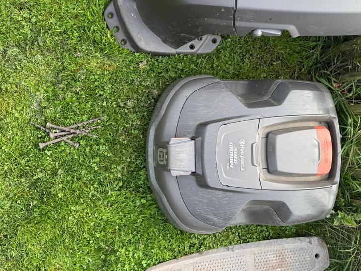Robotmaaier Husqvarna 310 - tot 1.000m2, Tuin en Terras, Robotmaaiers, Gebruikt, 20 tot 25 cm, Bestuurbaar via app, Ophalen