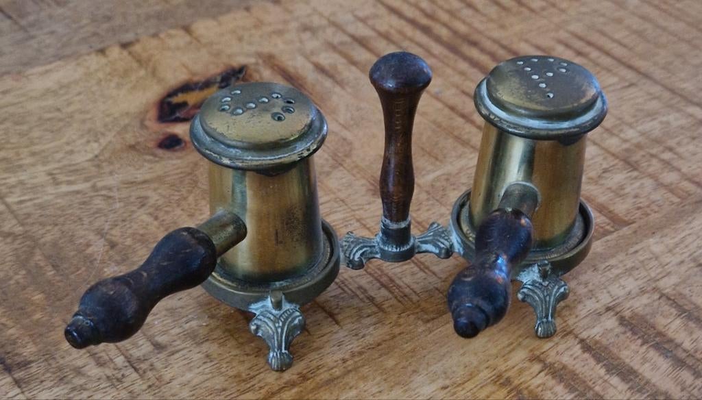 Oud peper en zout stel ( messing ), Antiek en Kunst, Ophalen of Verzenden