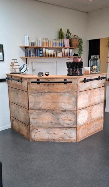 Kapsalon balie van oude kaasplanken  beschikbaar voor biedingen