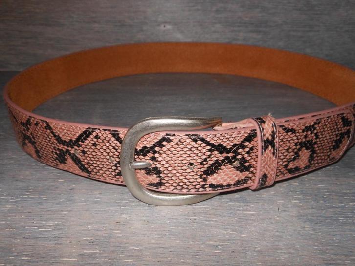 Roze riem met een dierenprint en een zilverkleurige gesp, Kleding | Dames, Riemen en Ceinturen, Nieuw, 80 tot 90 cm, 3 tot 5 cm