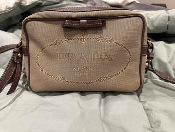 Prada Beige Canvas Schoudertas - Tijdloos & Stijlvol beschikbaar voor biedingen