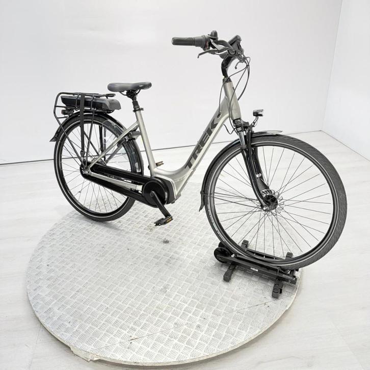Trek District+3 Dames grijs 56cm 2021, Fietsen en Brommers, Elektrische fietsen, Gebruikt, Overige merken, 55 tot 59 cm