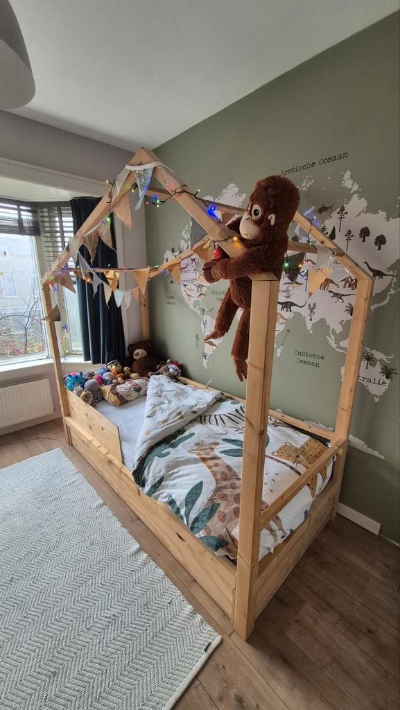 Kinderbed met uitschuiflade handgemaakt door timmerman., Kinderen en Baby's, Kinderkamer | Bedden, Gebruikt, 180 cm of meer, 85 tot 100 cm