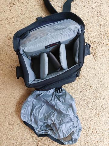 fototas lowpro met regenhoes beschikbaar voor biedingen