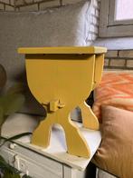 Okergeel nachtkastje, Huis en Inrichting, Ophalen, Gebruikt, Twee, Overige kleuren