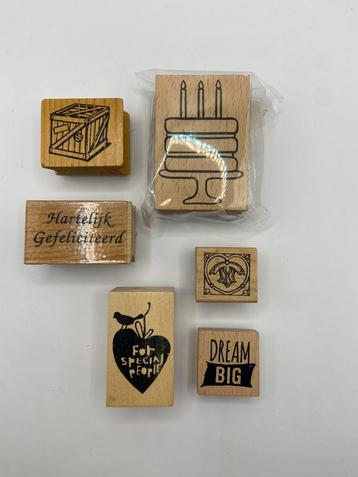 6 houten stempeltjes beschikbaar voor biedingen