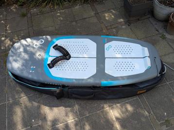 Wingfoilboard 85 liter 1 jaar gebruikt zgan beschikbaar voor biedingen