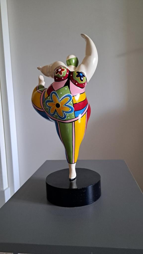 Beeldje dikke dansende dame, Ophalen